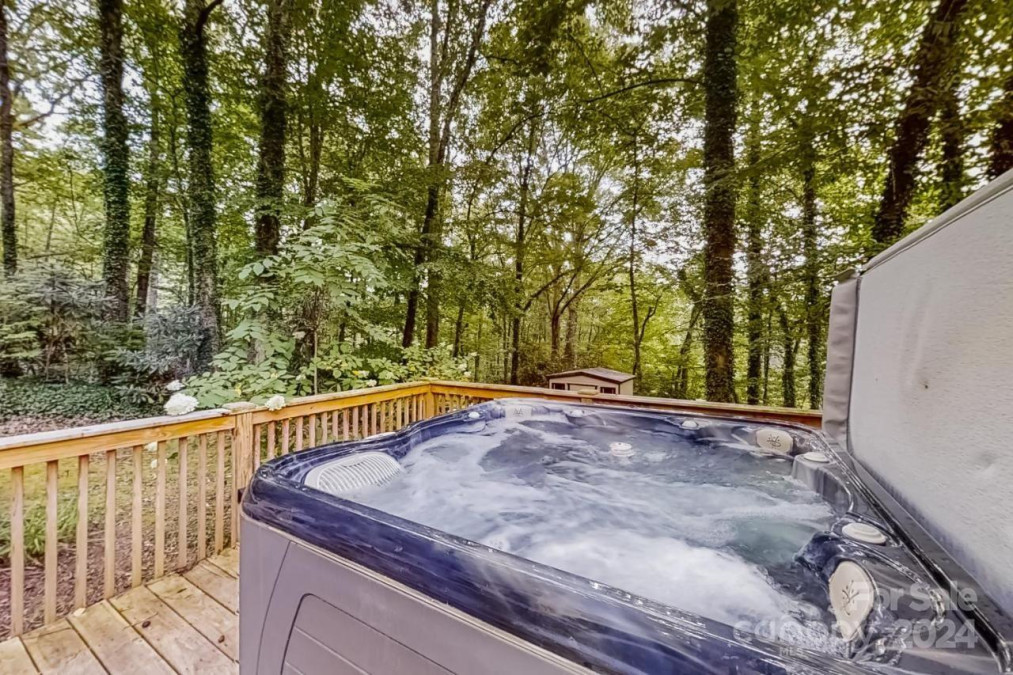 390 Bear Cove Rd Bryson City, NC 28713