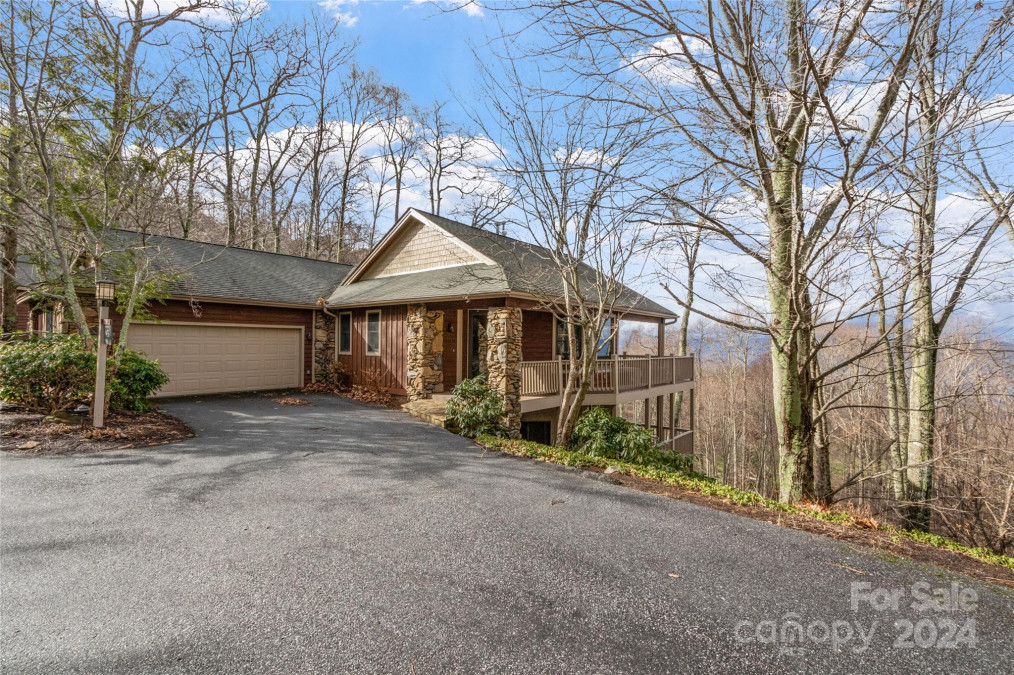 45 Ivy Point Ln Burnsville, NC 28714