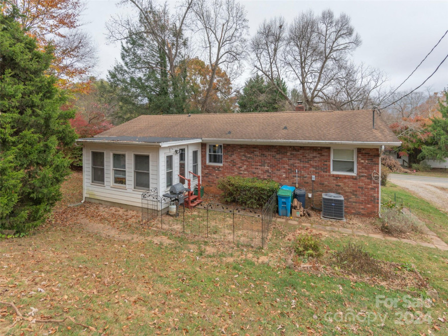 219 Northeast Ave Swannanoa, NC 28778