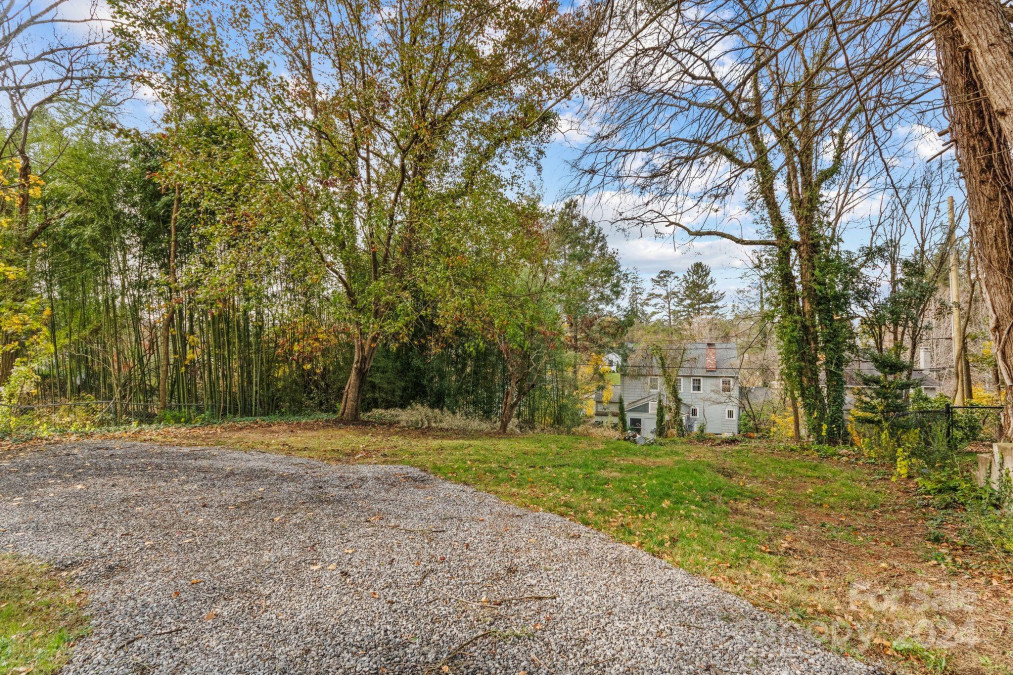 4 Baird Ln Asheville, NC 28804