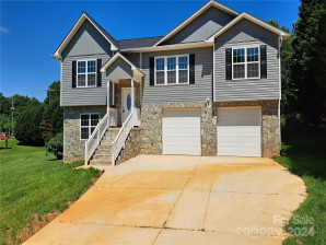 2061 Gary Ln Hickory, NC 28602