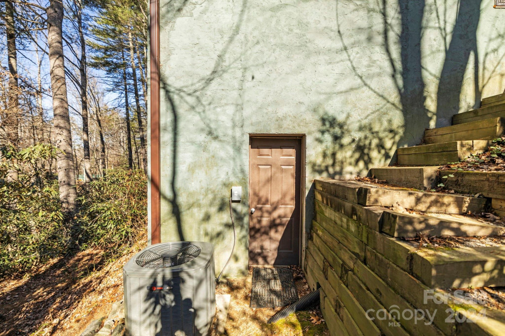 276 Knob Creek Rd Pisgah Forest, NC 28768