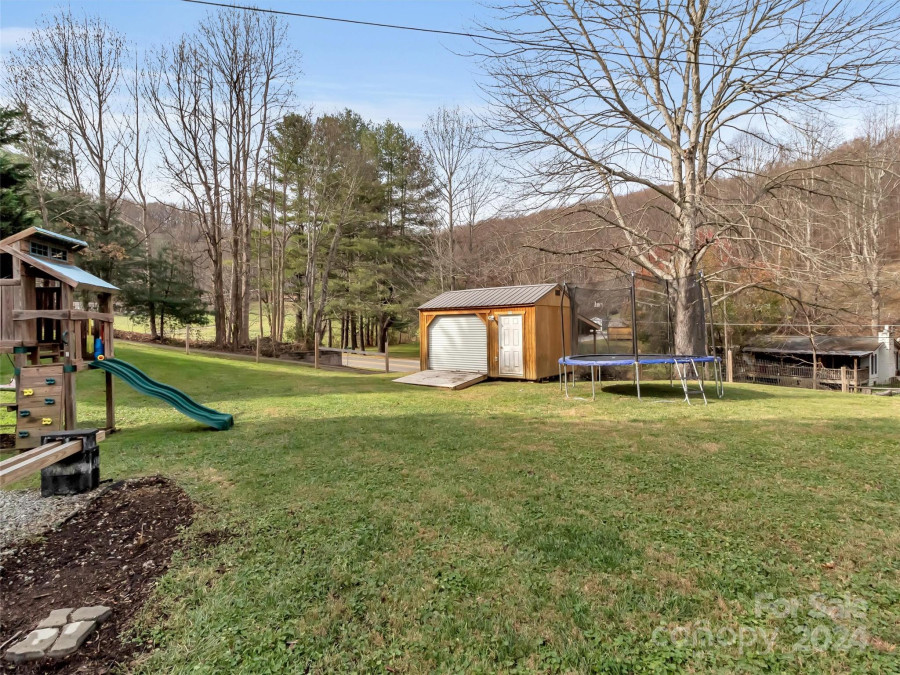 2075 Hyatt Creek Rd Waynesville, NC 28786