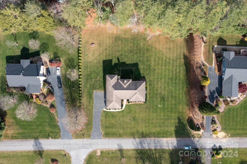 14 Beaumont Dr Hendersonville, NC 28739