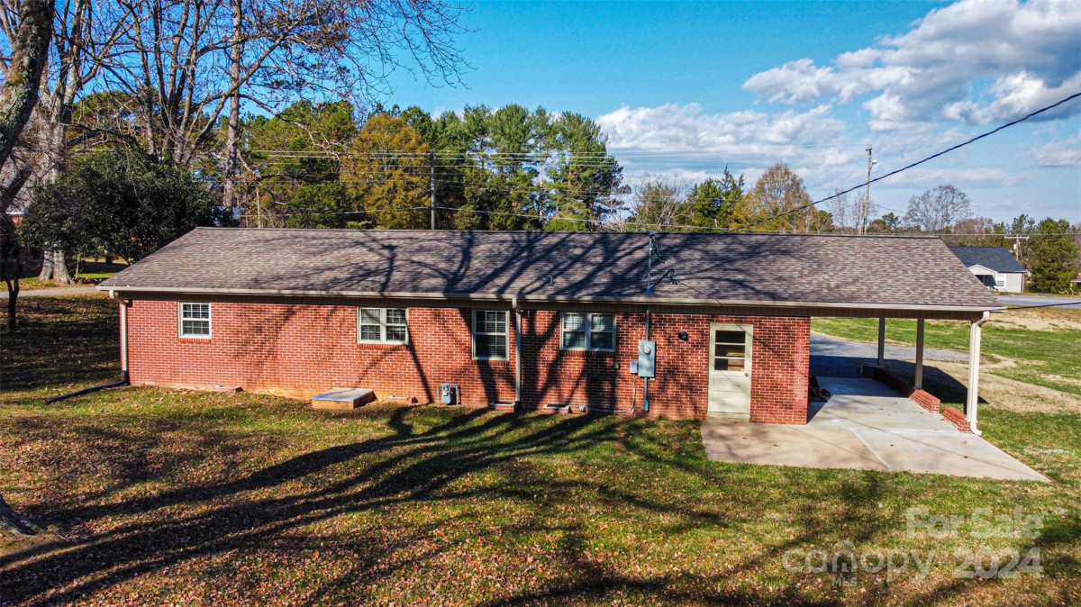 1924 Lincolnton Hw Cherryville, NC 28021