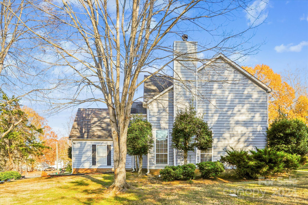 8325 Springhead Ln Charlotte, NC 28215