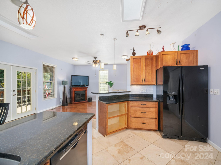 16 Sunny Ln Mars Hill, NC 28754