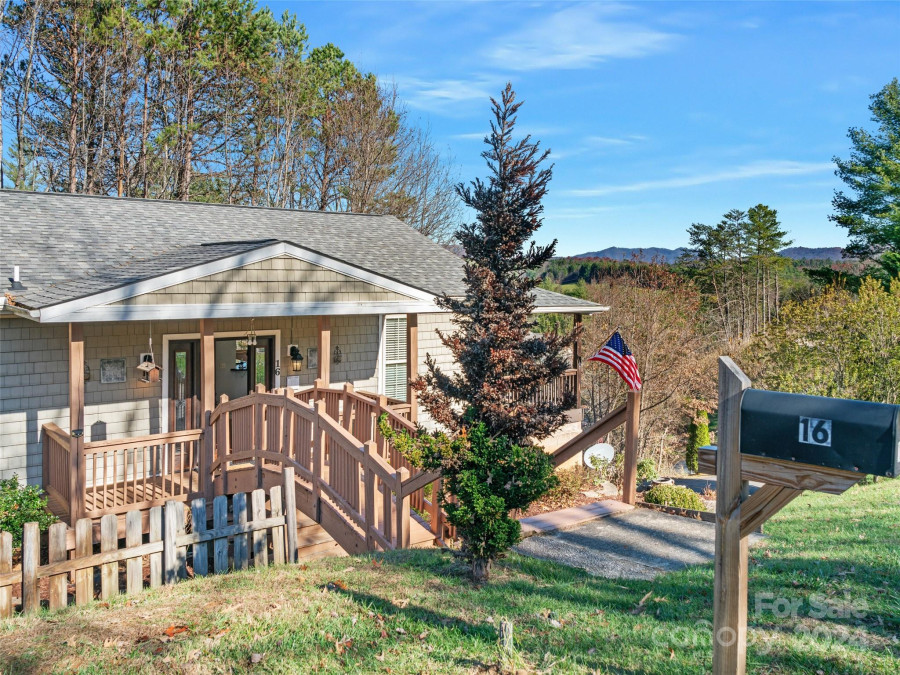 16 Sunny Ln Mars Hill, NC 28754