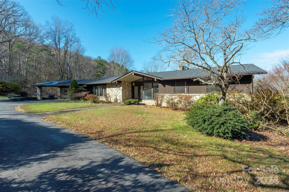 208 Dogwood Ln Black Mountain, NC 28711