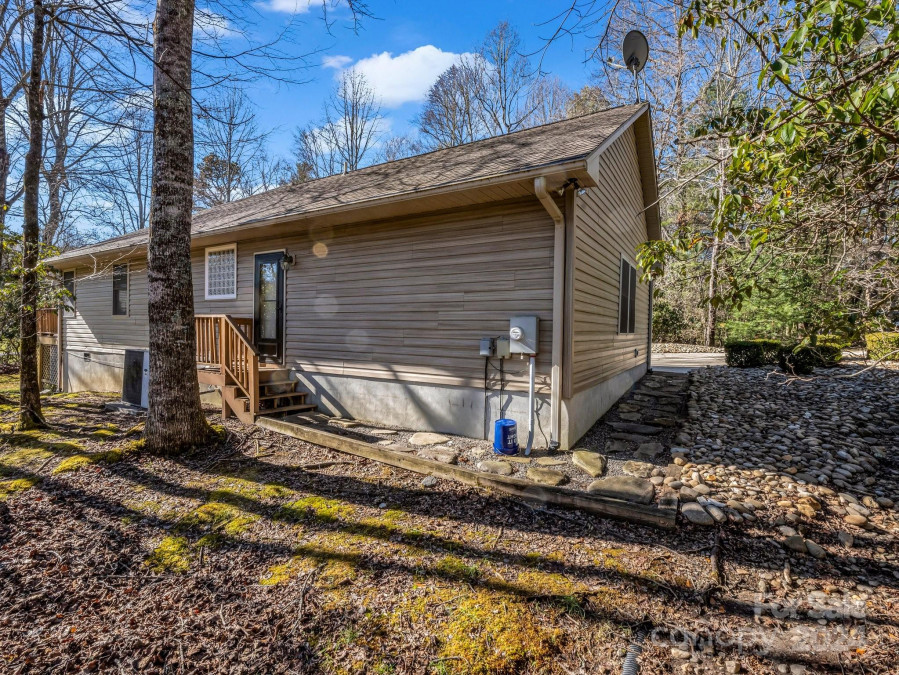 241 Middle Connestee Trl Brevard, NC 28712