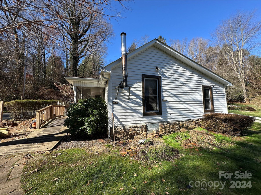 405 Daisey Ave Waynesville, NC 28786