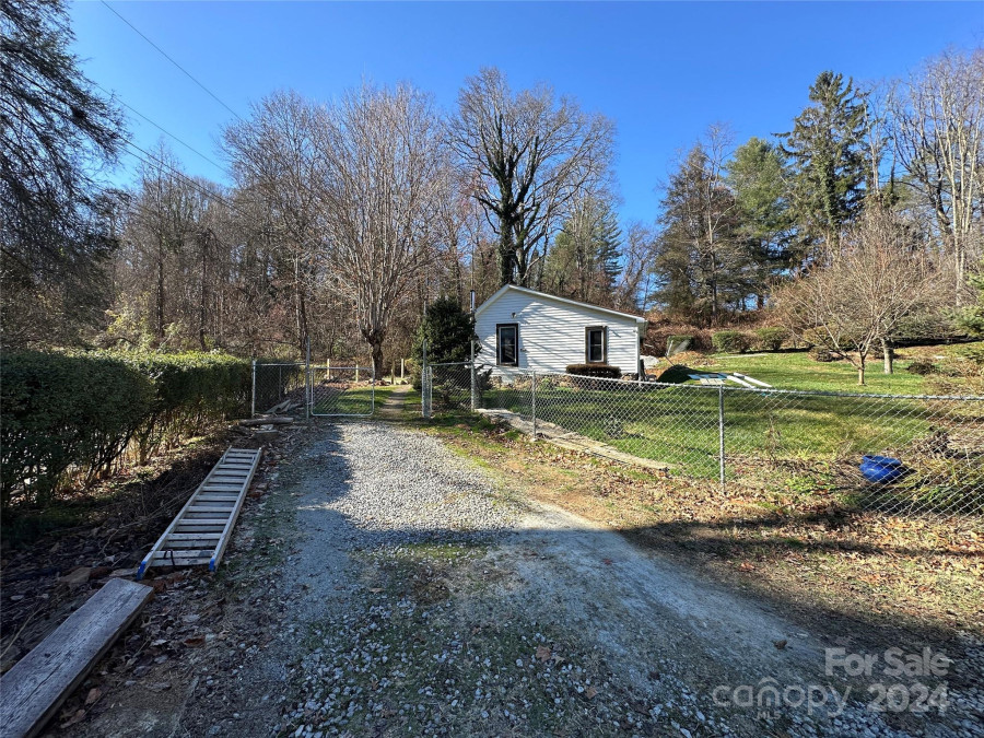 405 Daisey Ave Waynesville, NC 28786