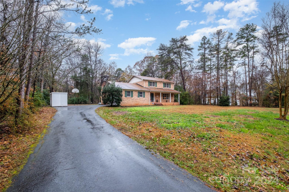 8214 Addison Dr Harrisburg, NC 28075