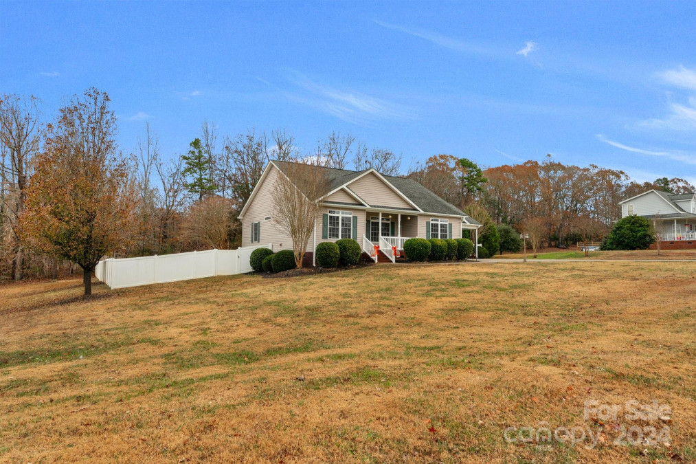 1734 Dr Saye Ln Sharon, SC 29742