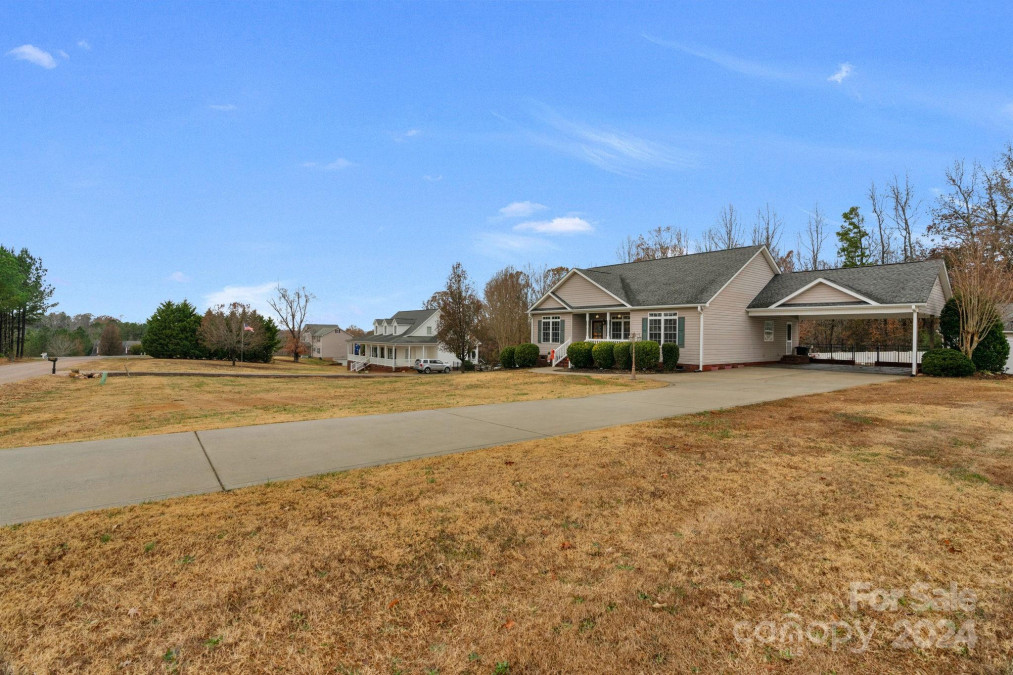 1734 Dr Saye Ln Sharon, SC 29742