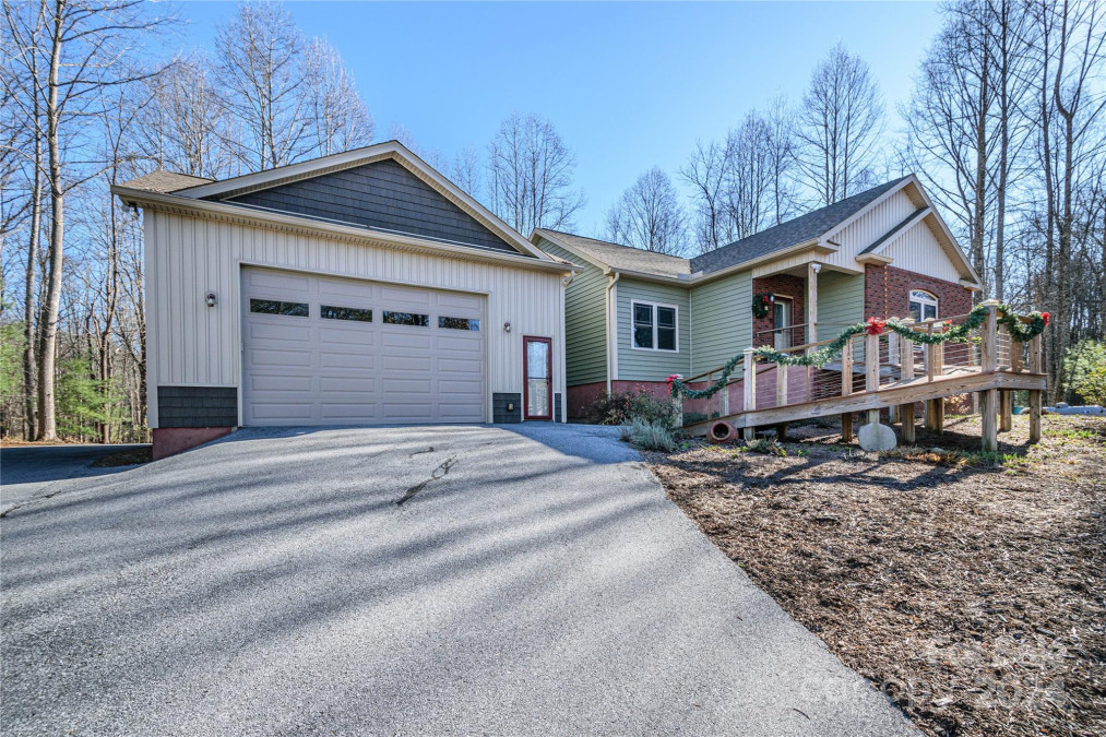 281 Ewbank Rd Etowah, NC 28729