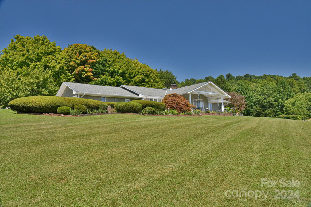 2944 Turnpike Rd Horse Shoe, NC 28742