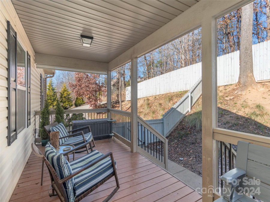 16 Southwood Dr Weaverville, NC 28787