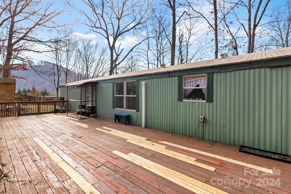 120 Red Rd Swannanoa, NC 28778