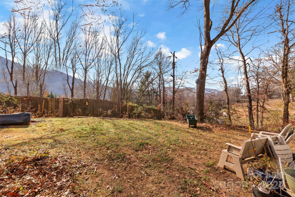 120 Red Rd Swannanoa, NC 28778