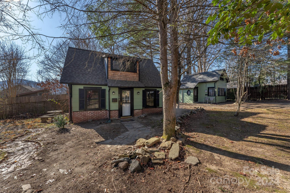 0 Pine St Black Mountain, NC 28711