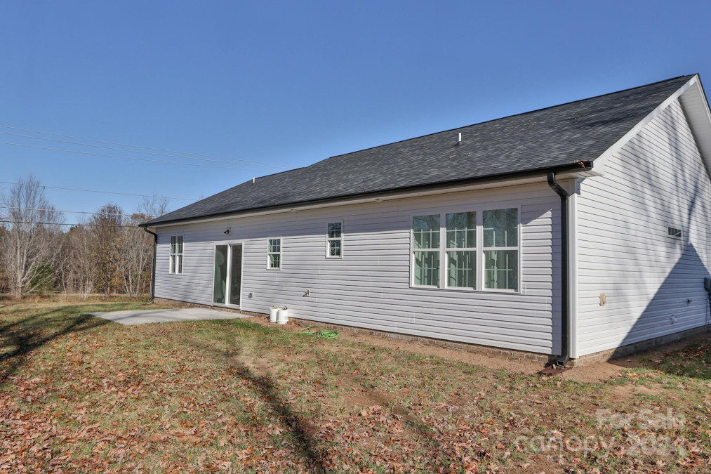 612 Carolina Ave Yadkinville, NC 27055