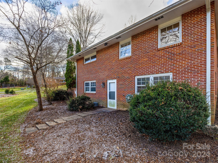 113 Tanager Ln Hendersonville, NC 28792