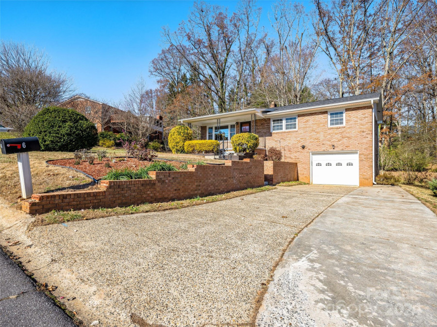 6 Debra Ln Asheville, NC 28806