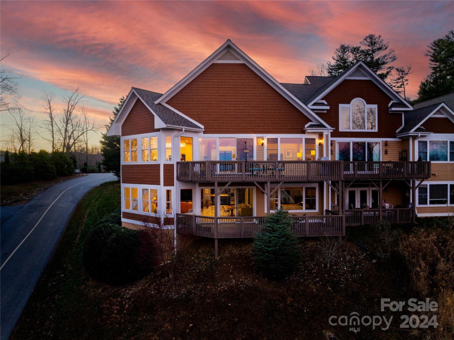 10 Mission Hills Ct Mills River, NC 28759