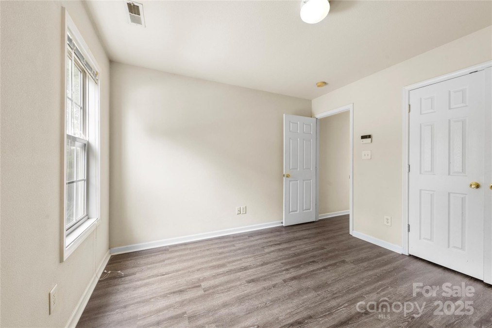 8633 Sawleaf Ct Charlotte, NC 28215