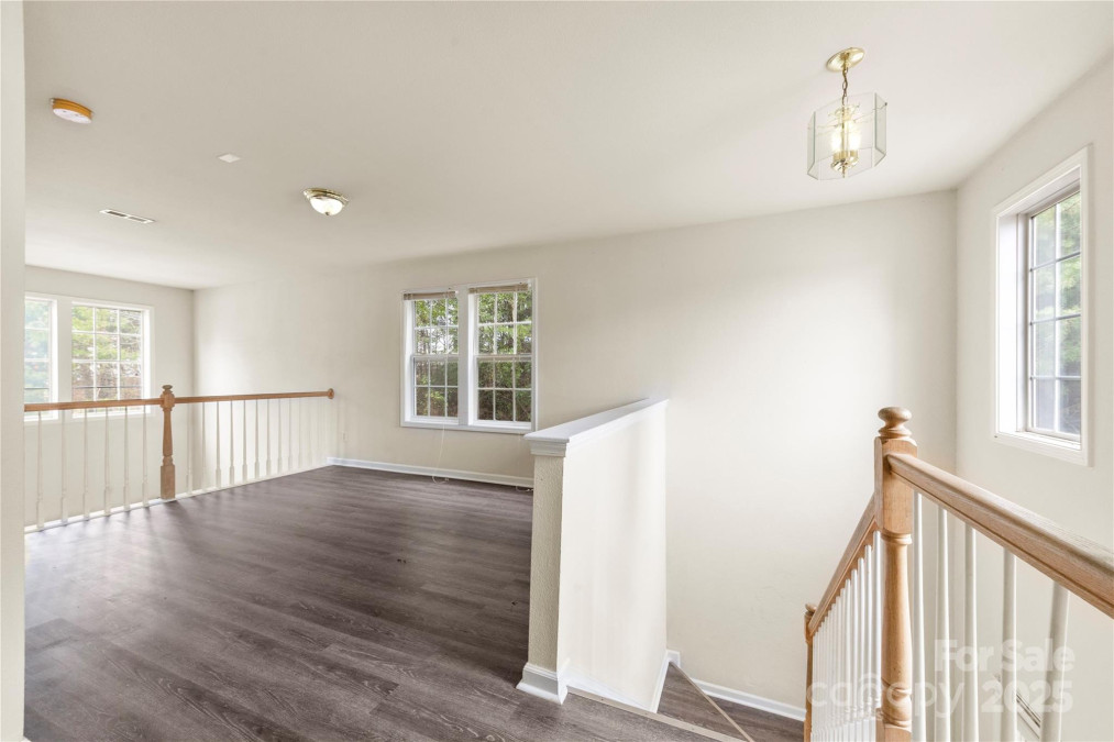 8633 Sawleaf Ct Charlotte, NC 28215
