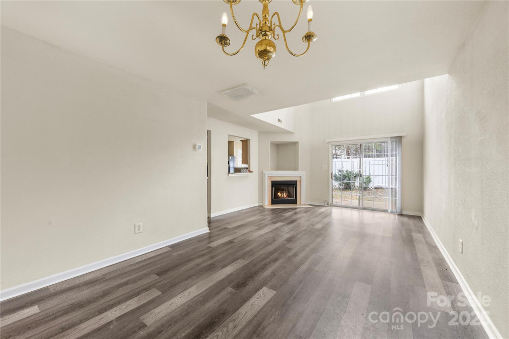 8633 Sawleaf Ct Charlotte, NC 28215