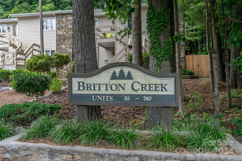 760 Britton Creek Dr Hendersonville, NC 28791