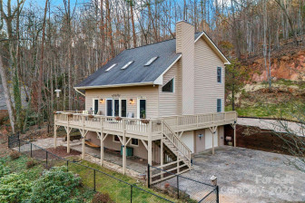 132 Fairway Dr Black Mountain, NC 28711