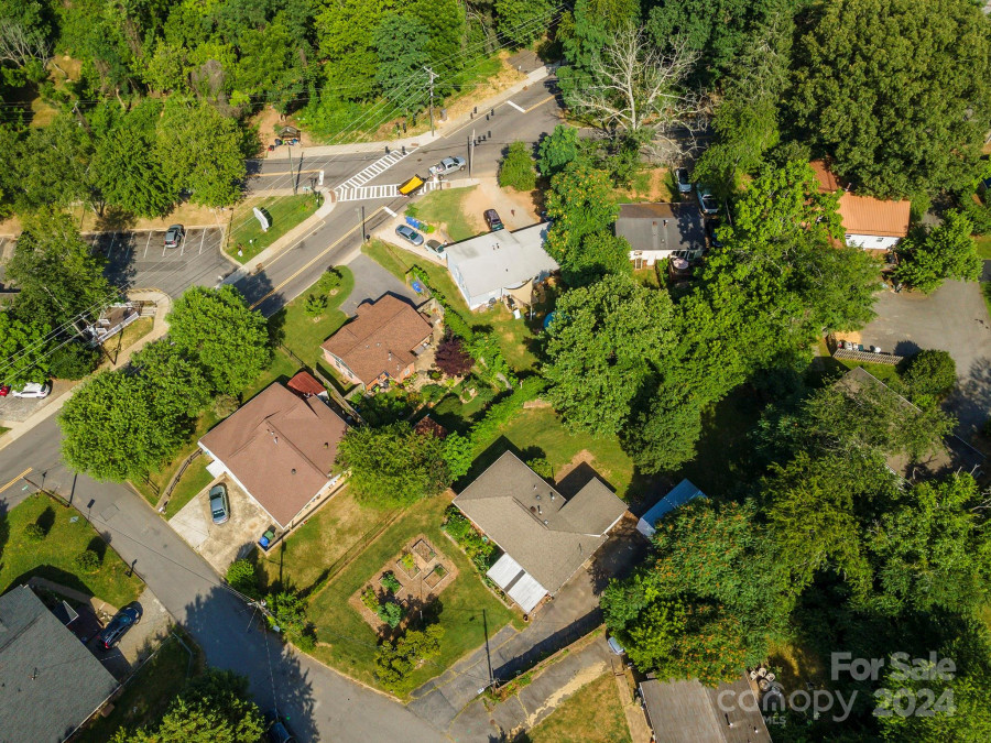 6 Eva Cir Asheville, NC 28806