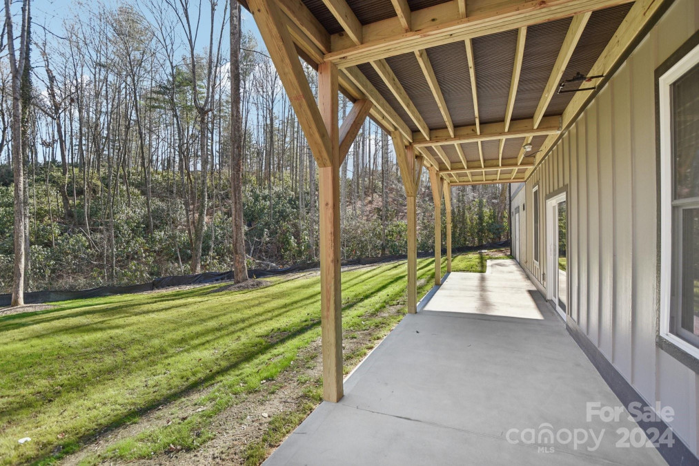 38 Chestnut Ln Hendersonville, NC 28792