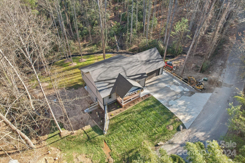 38 Chestnut Ln Hendersonville, NC 28792