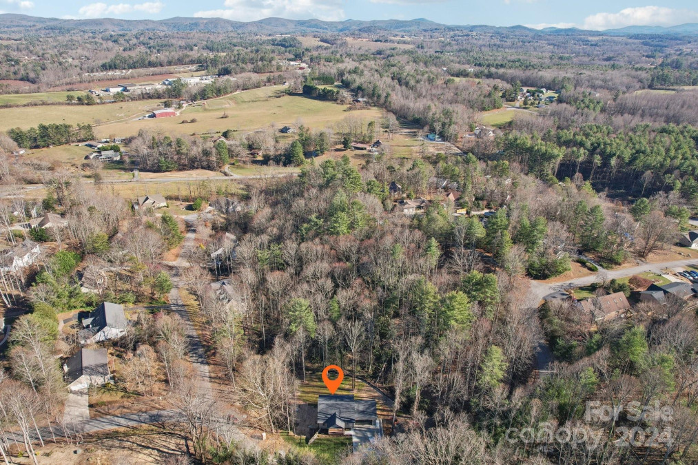 38 Chestnut Ln Hendersonville, NC 28792