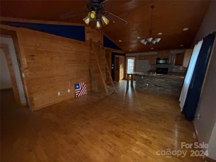 585 Cabin Cove Ln Moravian Falls, NC 28654