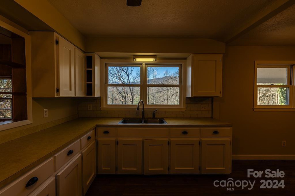 84 Woodtop Rd Sylva, NC 28779