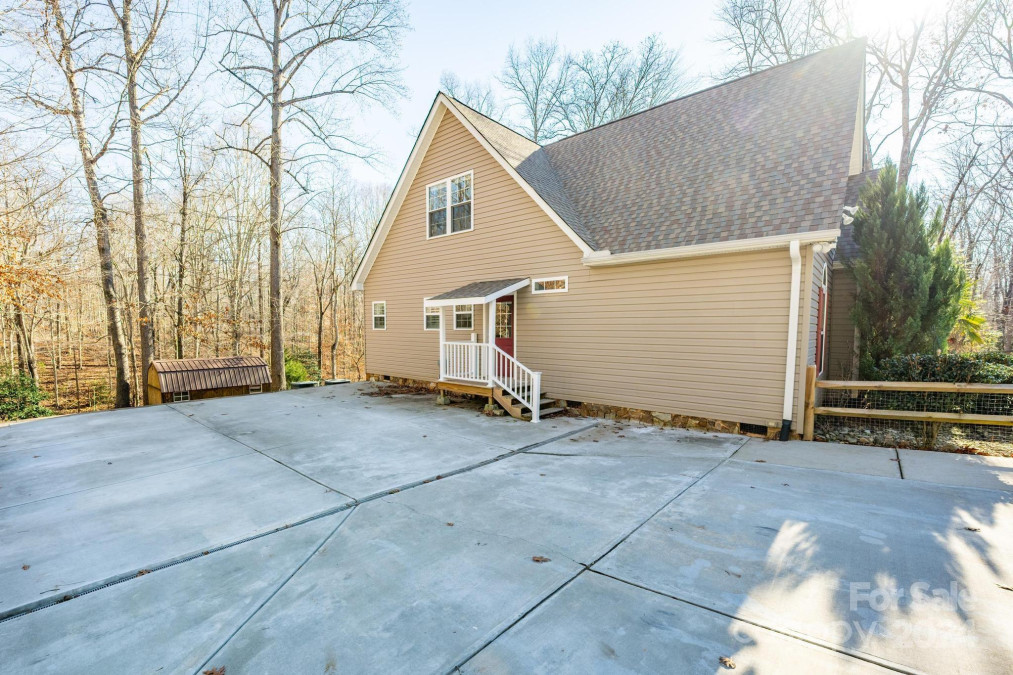 1649 Wolf Rd Iron Station, NC 28080