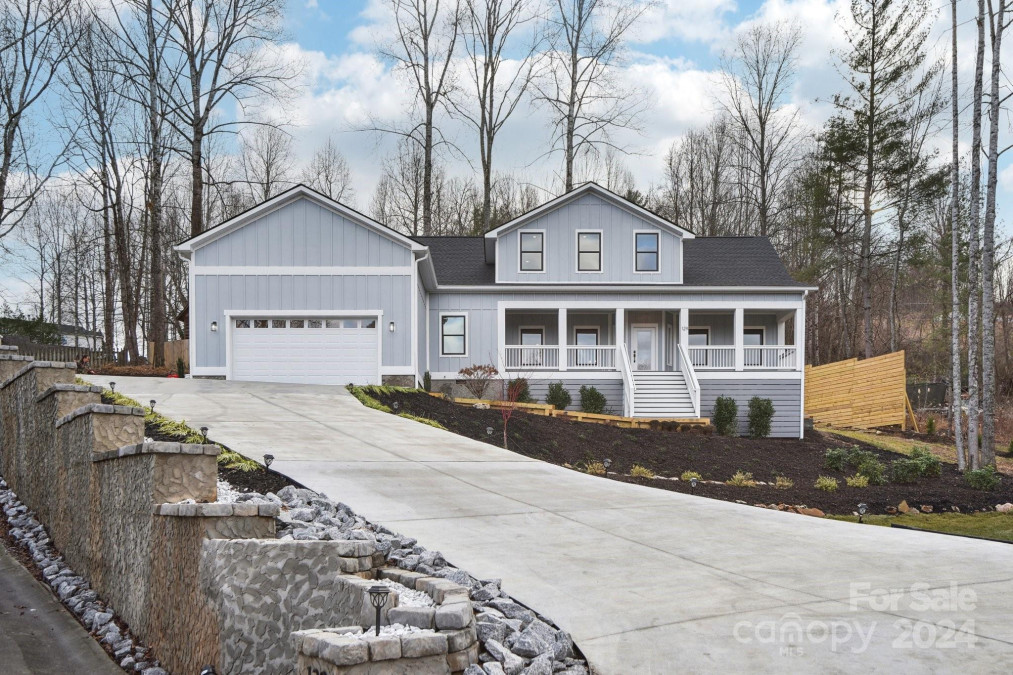 129 Oak Apple Ln Hendersonville, NC 28792