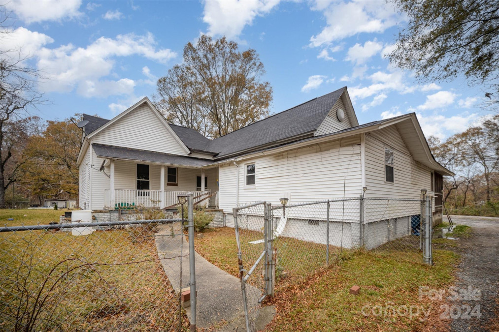 302 Charlotte St York, SC 29745