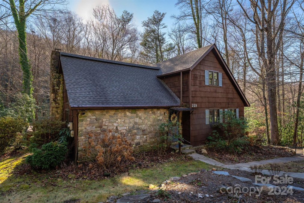 228 Pine Grove Rd Black Mountain, NC 28711