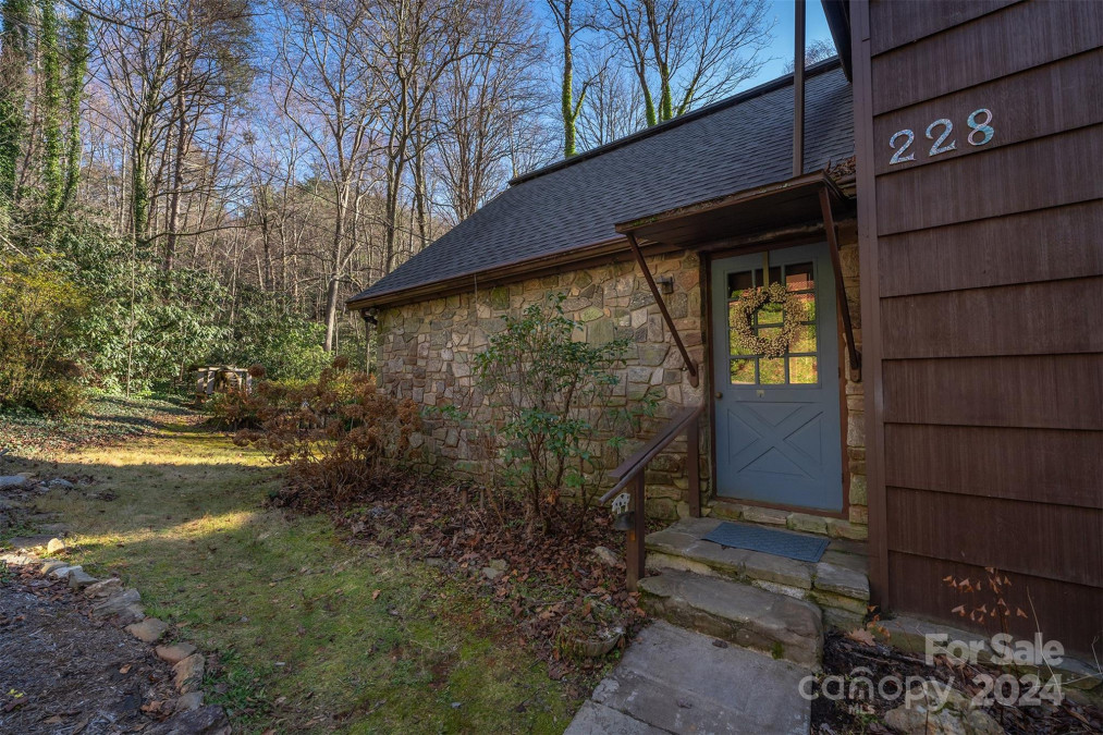 228 Pine Grove Rd Black Mountain, NC 28711