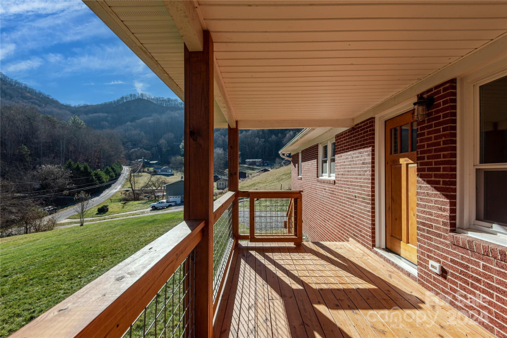 20 Milner Dr Waynesville, NC 28786