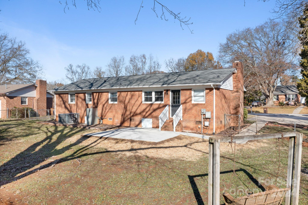 205 Crestview Dr Lincolnton, NC 28092