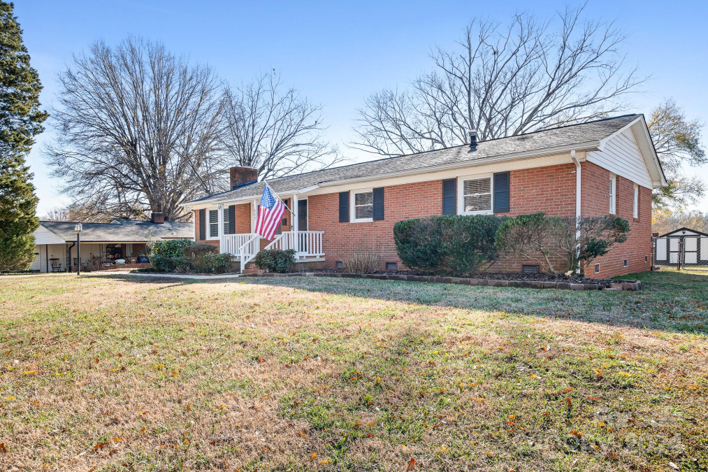 205 Crestview Dr Lincolnton, NC 28092