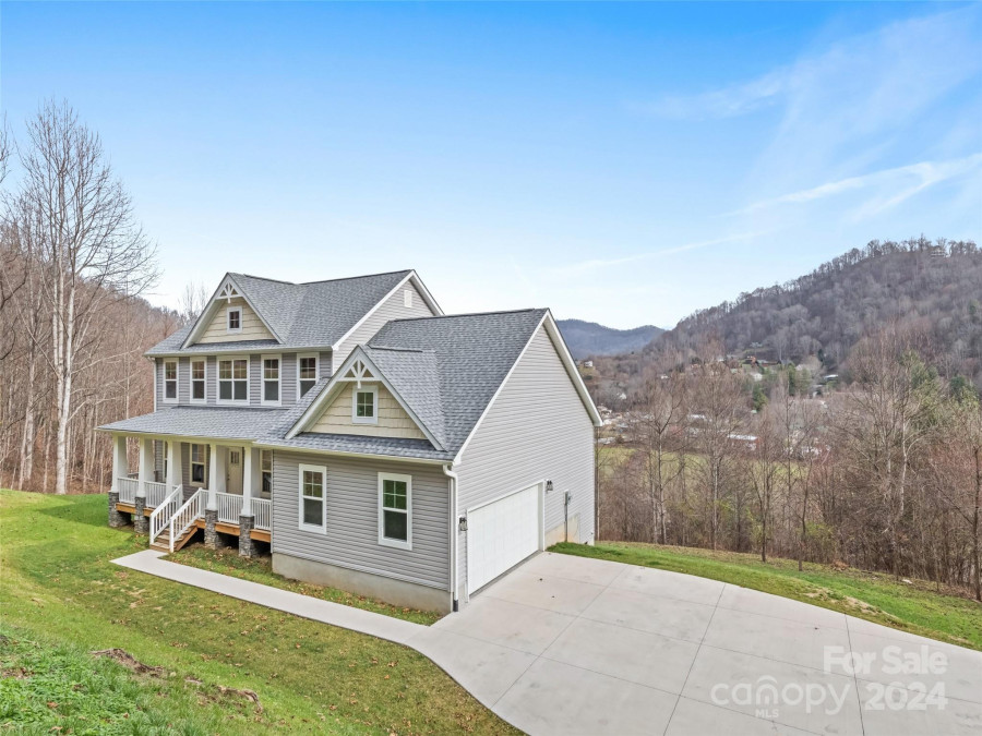 140 Mayflower Ct Waynesville, NC 28785