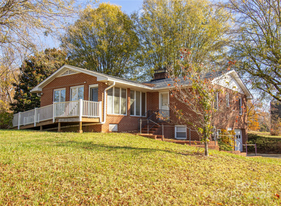 654 Meadowlark Dr Winston Salem, NC 27106